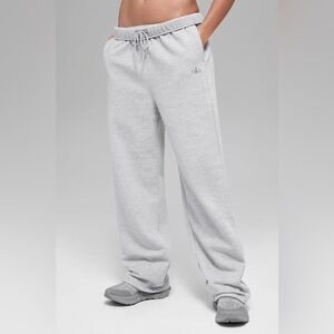 Alo Accolade Straight Leg Sweatpant Size Medium- Athletic Heather Grey NWT